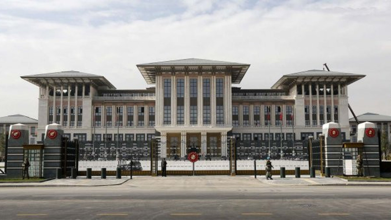 CHP'li Faik Öztrak açıklamalarda bulunuyor