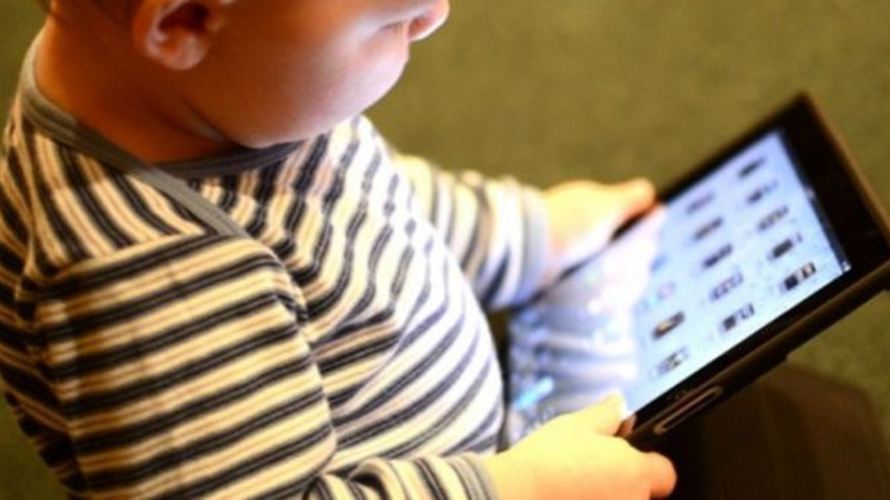 "Mavi ışık çocuklarda bellek zayıflığına neden oluyor"