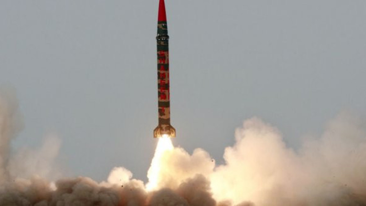 Hindistan'dan Pakistan da nükleer kapasiteli füzesini test etti