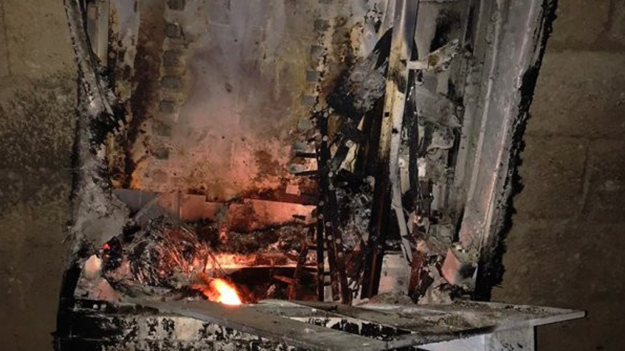 Bir kaçak elektrik panosu daha ateşe verildi