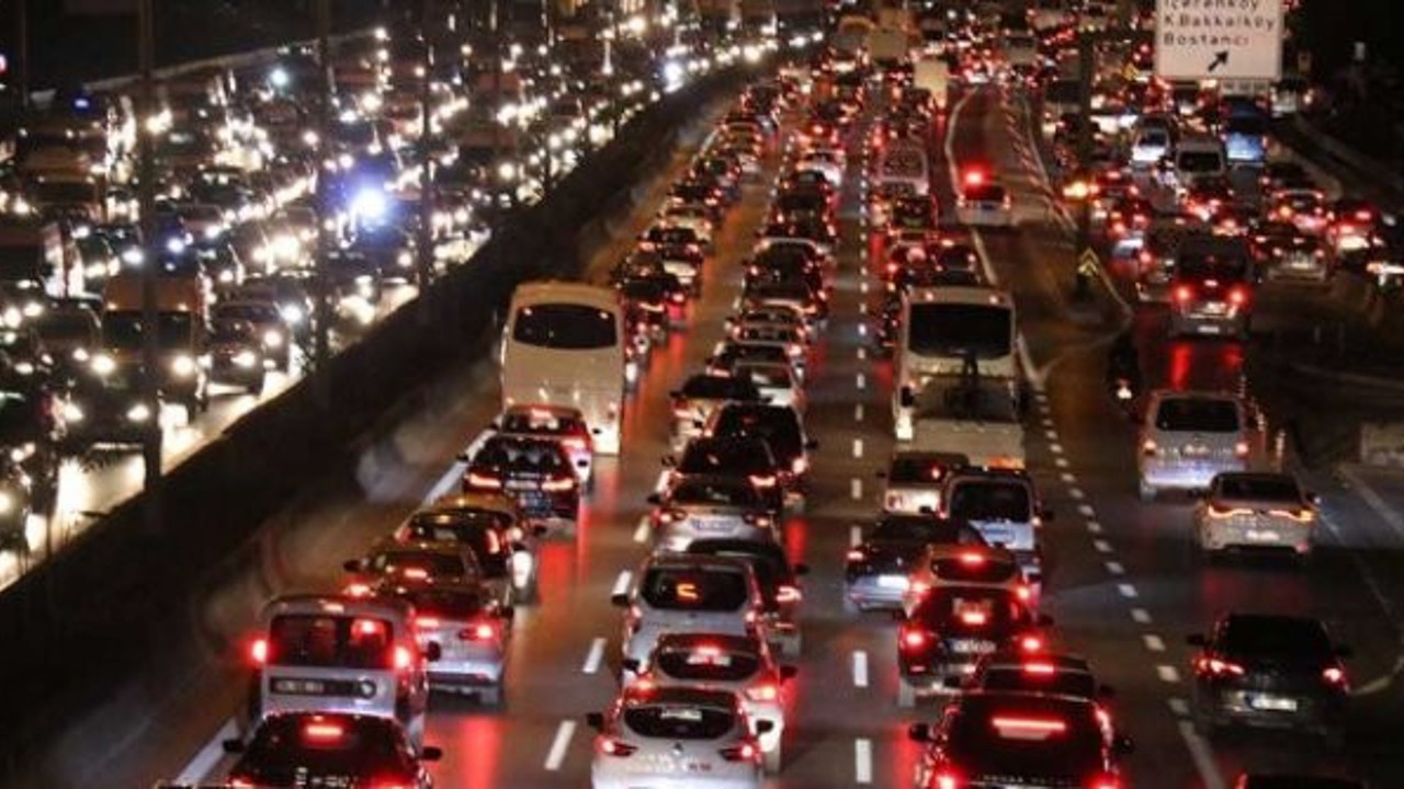 İstanbul'da cuma trafiği çilesi!