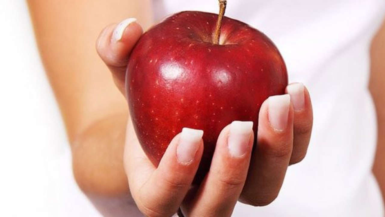 Doğru beslenme örneği: "bir kase yoğurt bir elma"