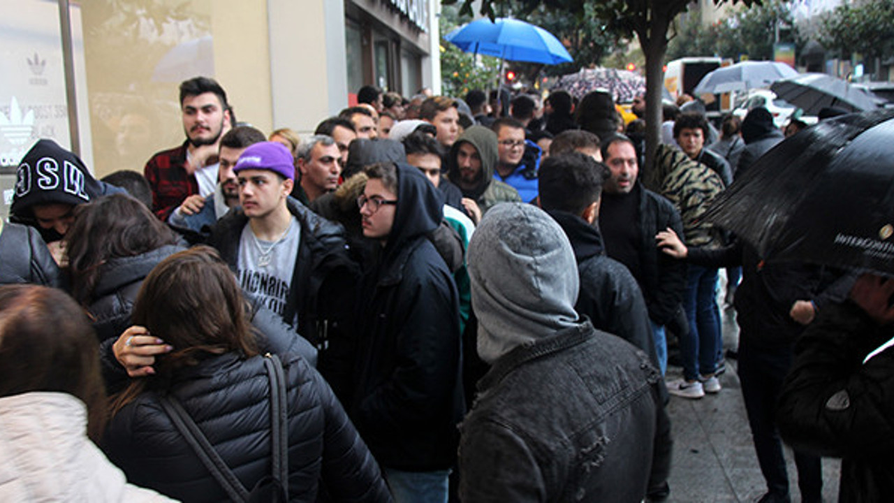 İndirimli ayakkabı eziyeti