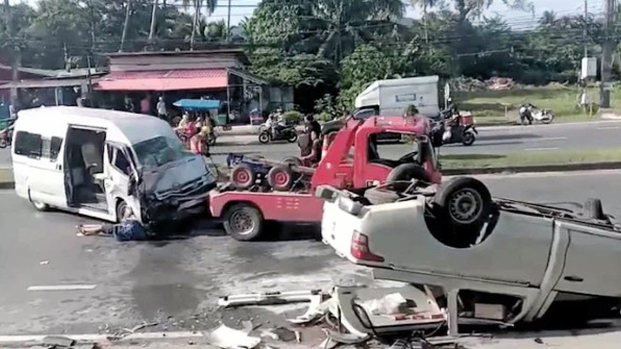 Turizm bölgesinde Türk turistleri taşıyan araç kaza yaptı: 5 yaralı