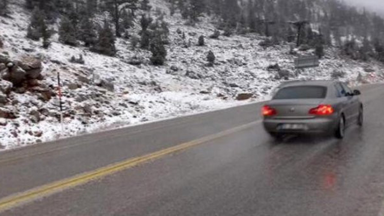 Antalya-Konya yolunda kar yağışı başladı