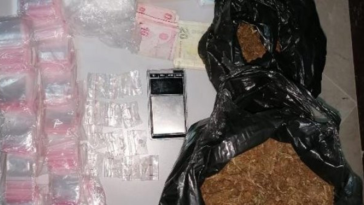 İzmir'de büyük uyuşturucu operasyonu: 10 bin hap...