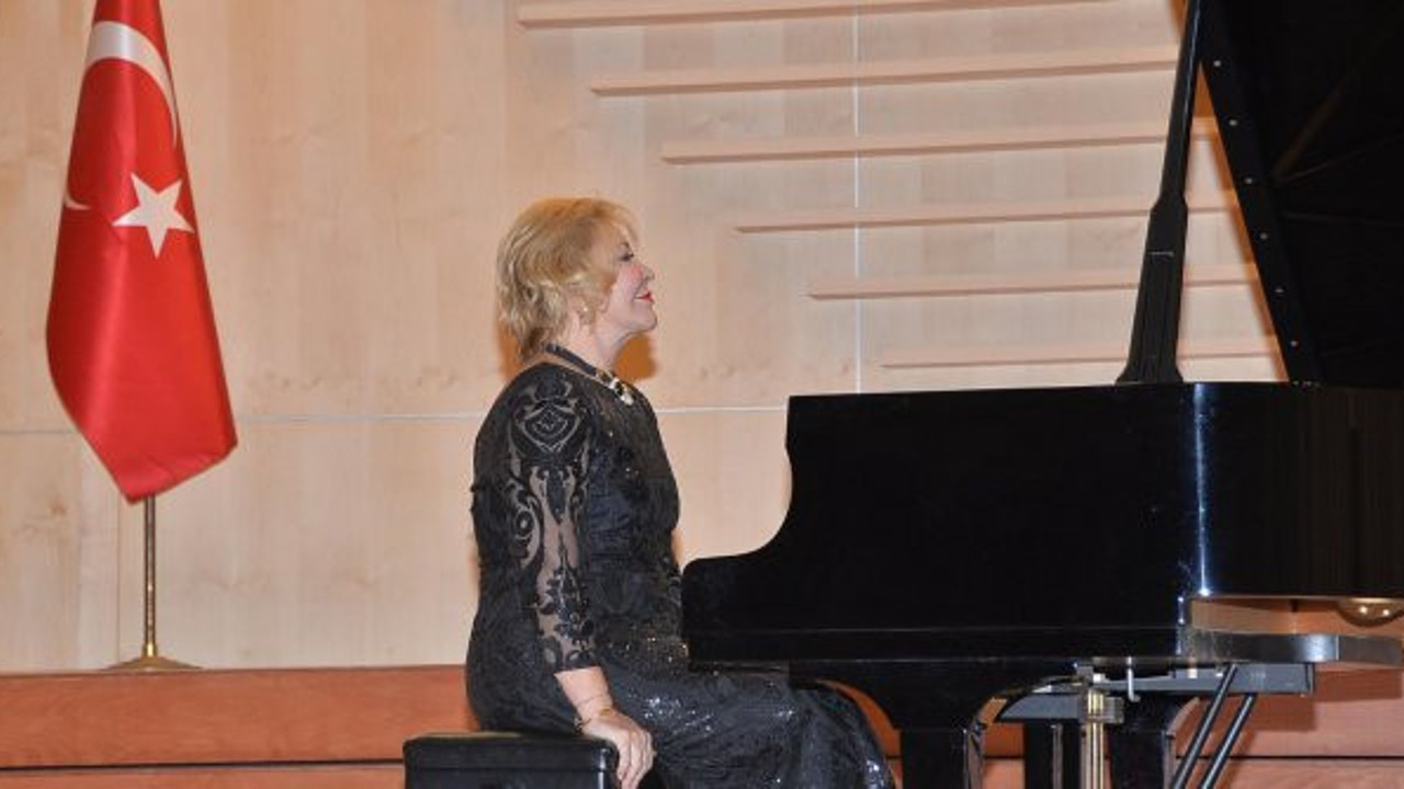 Dünyaca ünlü piyanist Mersinli sanatseverleri mest etti!