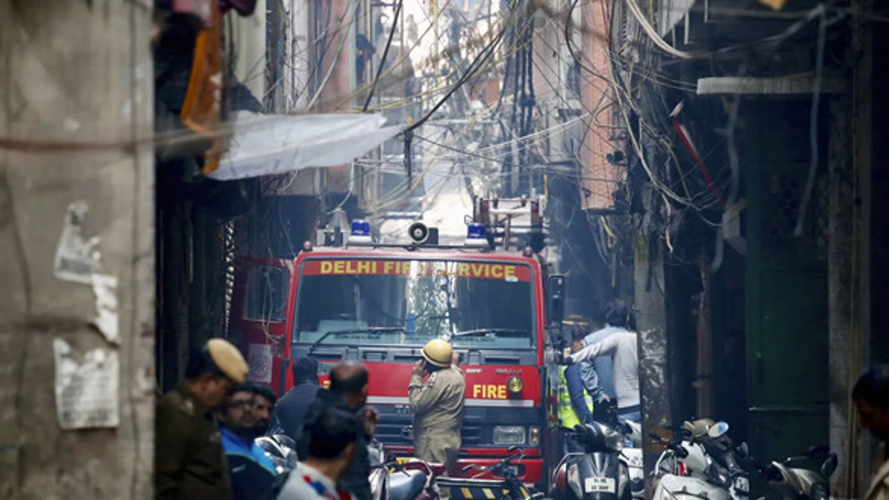 Hindistan'da yangın faciası: En az 40 ölü