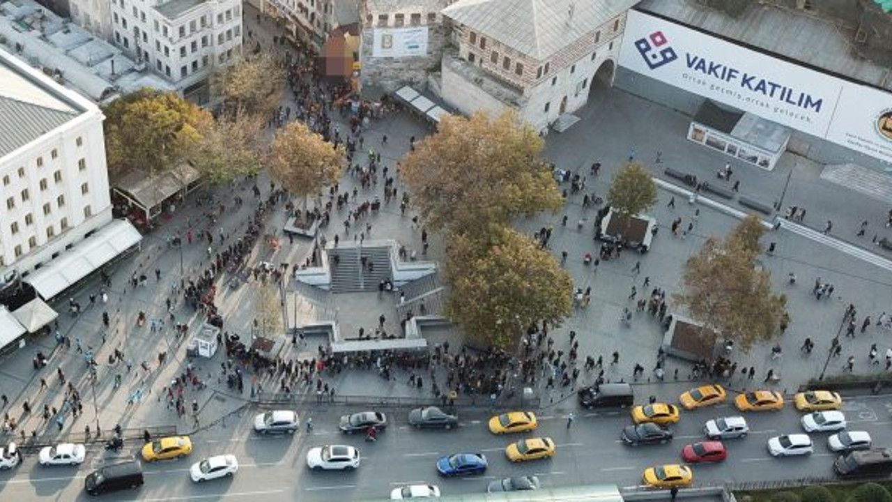Eminönü'ndeki "Umut kuyruğu"