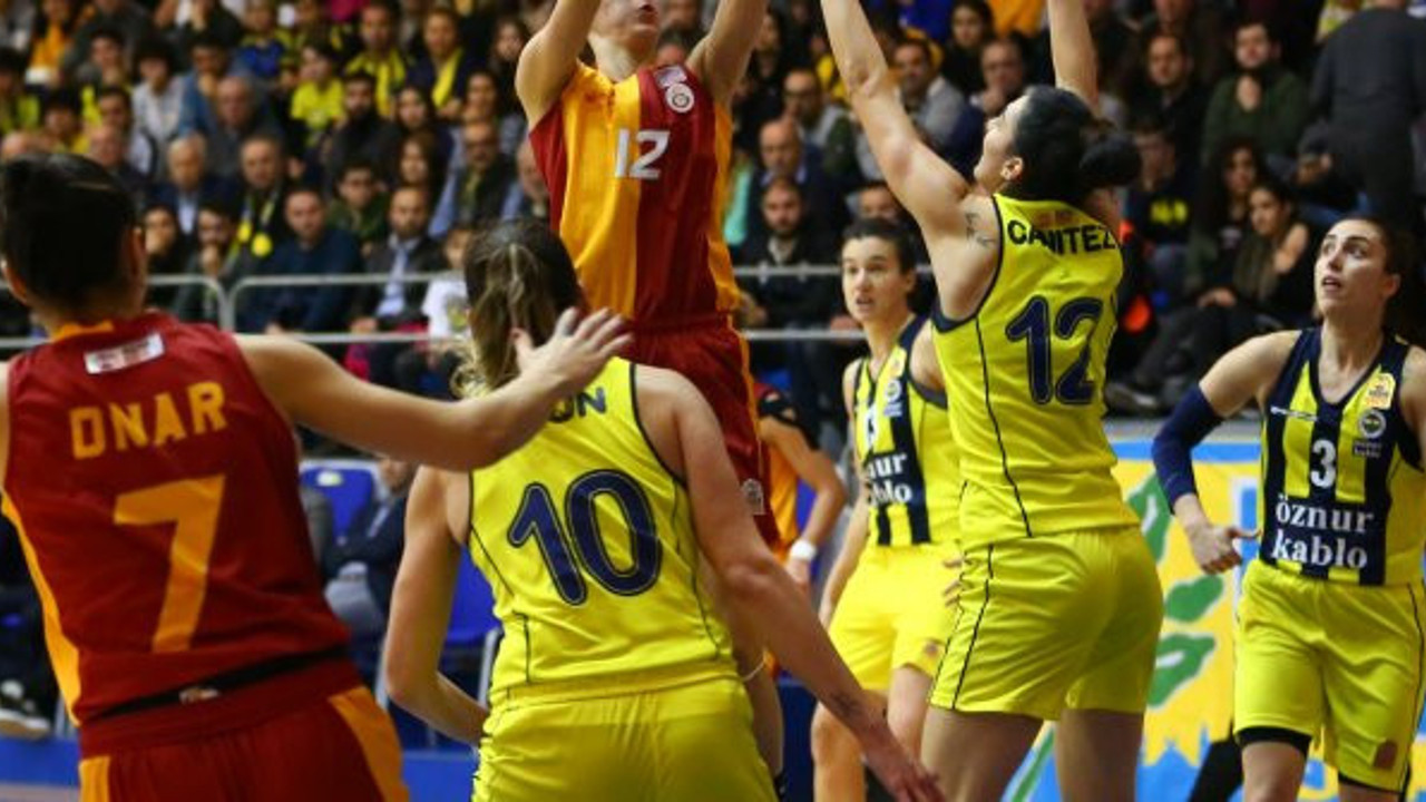 Potada kadınlar derbisi Fenerbahçe Öznur Kablo'nun