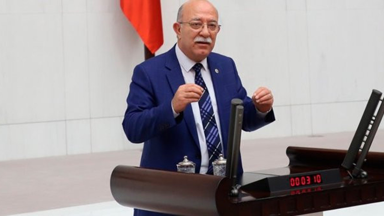 Atama bekleyen binlerce öğretmenleri hatırlattı!