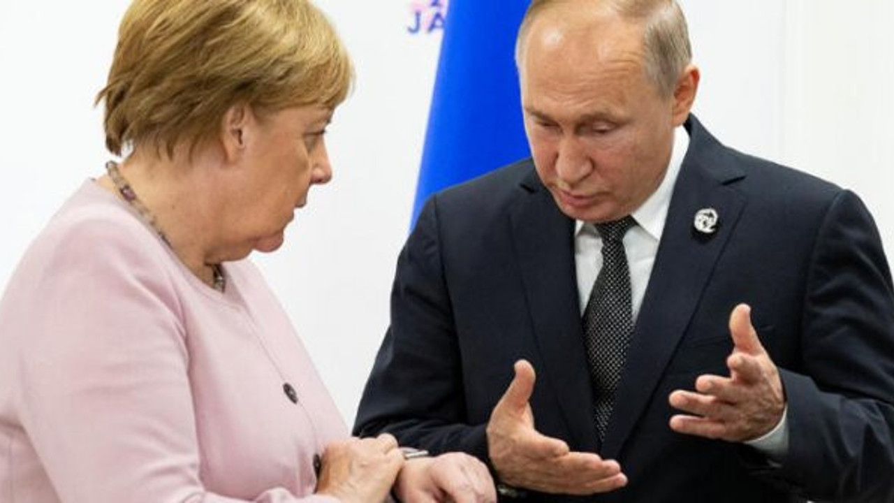 Putin ile Merkel'den Libya görüşmesi