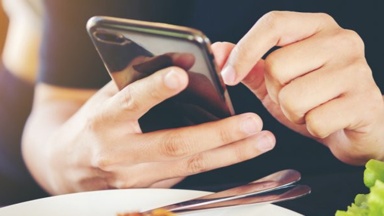 Sosyal medya yeme davranışını bozuyor!
