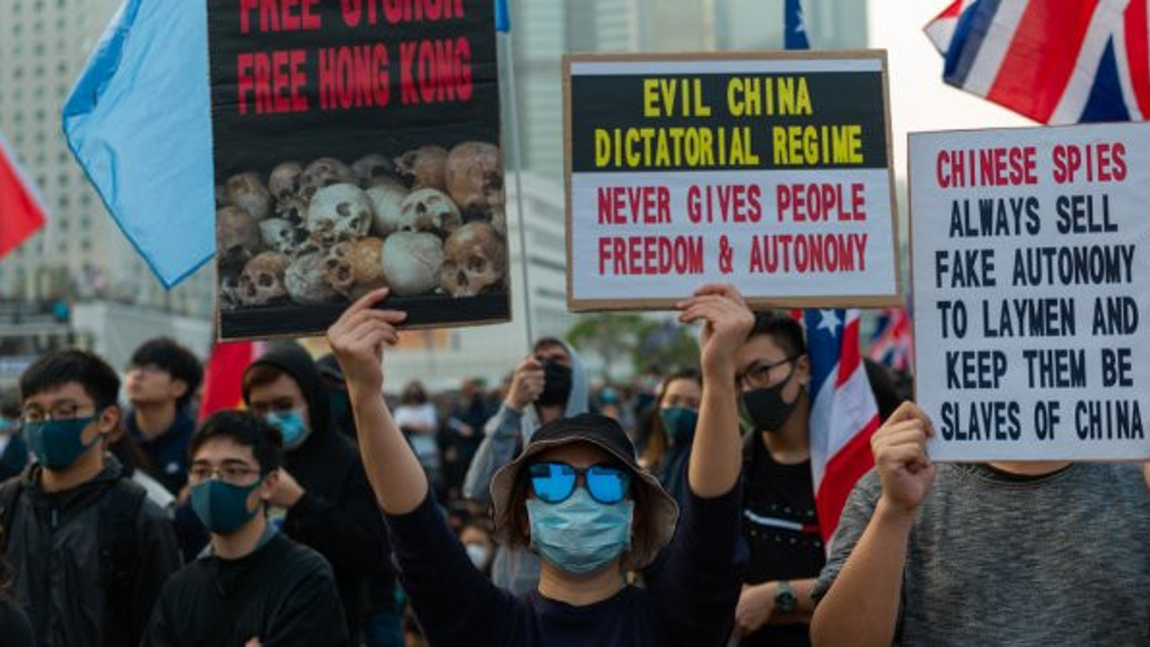 Hong Kong'taki Doğu Türkistan eylemine skandal müdahale