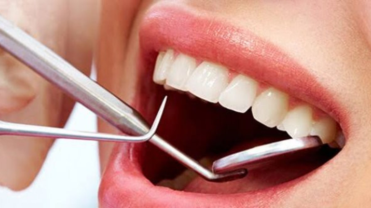 Evde bunu yapıyorsanız dikkat! Dişleriniz çizilebilir