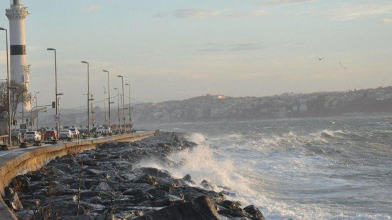 İstanbul'da şiddetli rüzgar 106.6 km ölçüldü