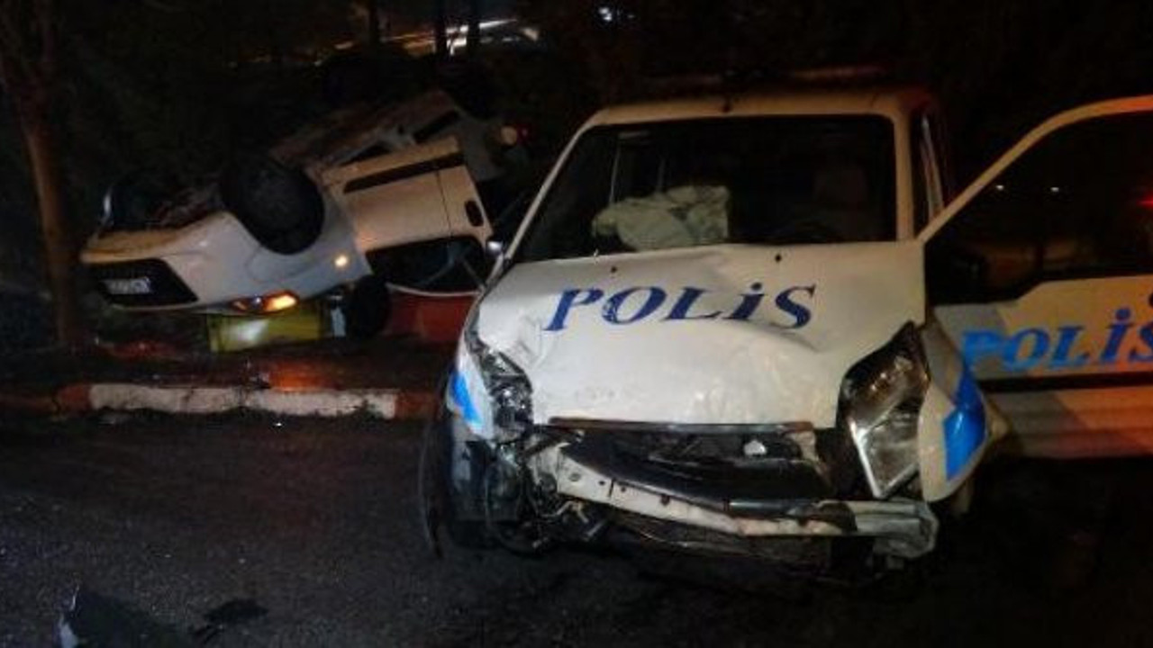 Polis otosu hafif ticari araç ile çarpıştı