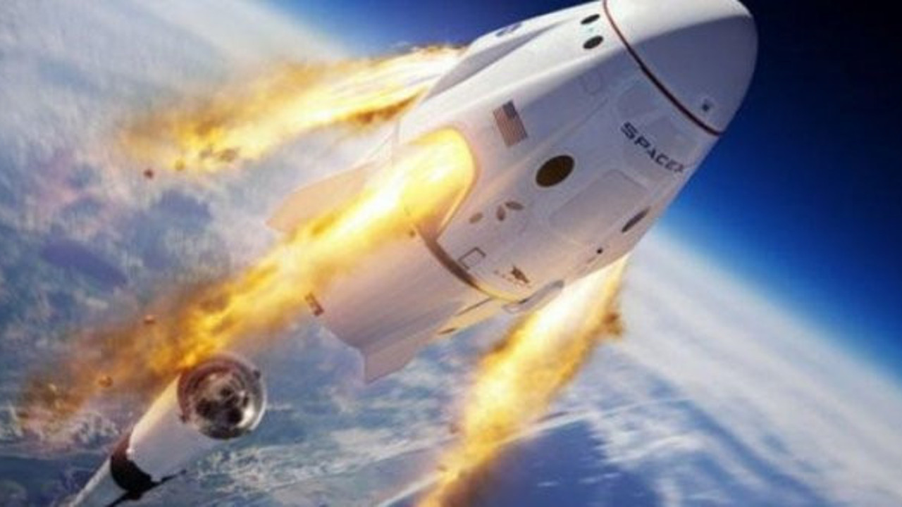 SpaceX'in acil durum testi: Astronot kapsülü okyanusa indi