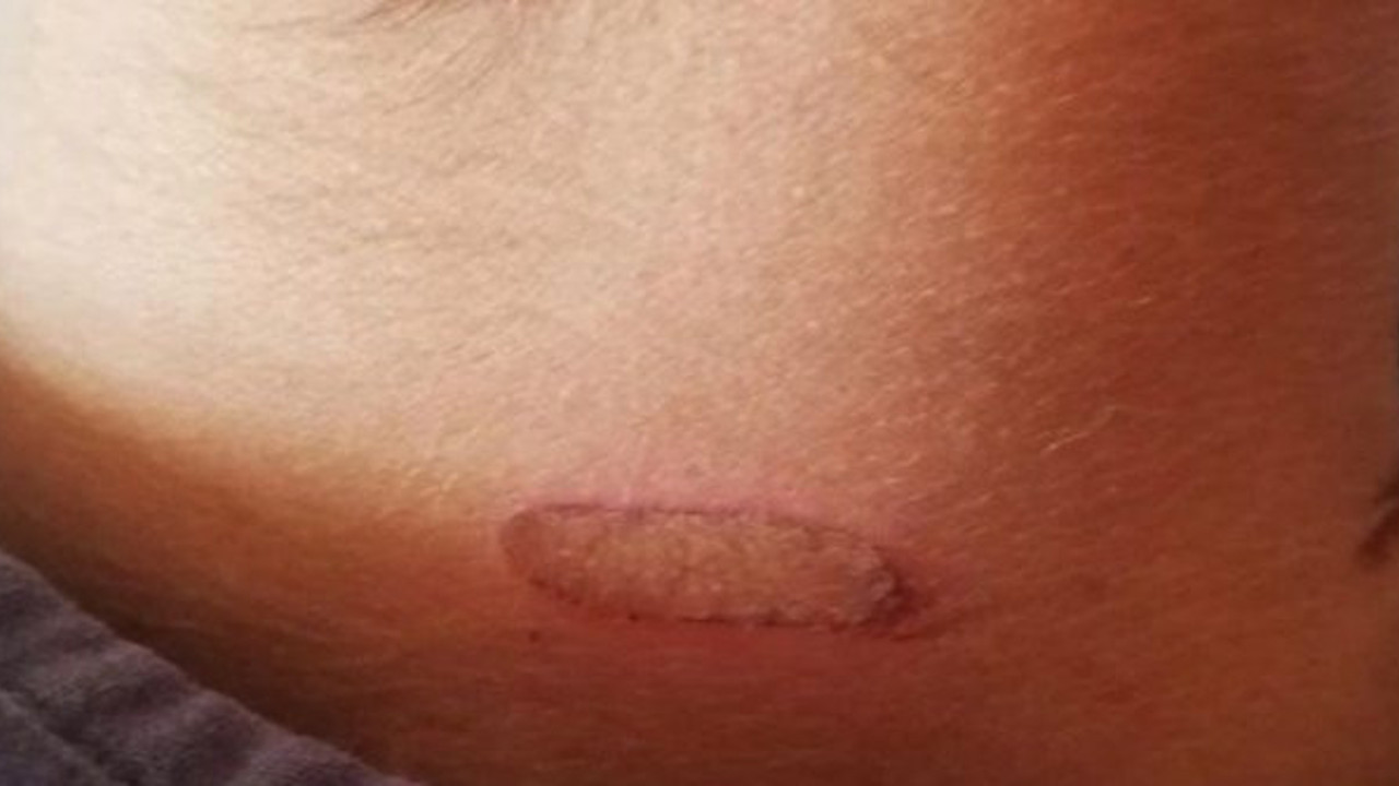 Köy okulunda skandal olay! Sıcak soba maşası ile...