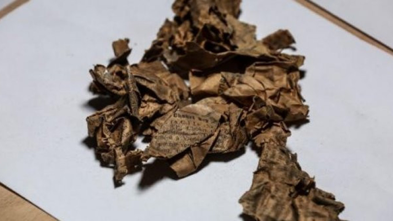 Dolmabahçe Sarayı'nda yüz yıllık gazete kupürleri bulundu