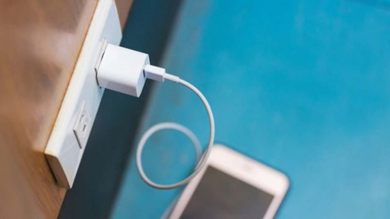 'Evrensel şarj aleti'ne ilk tepki geldi