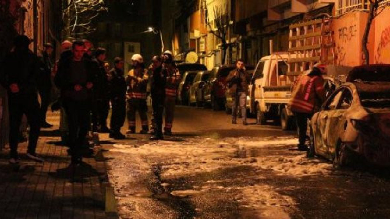 Araçların lastiklerini kesip ateşe verdiler