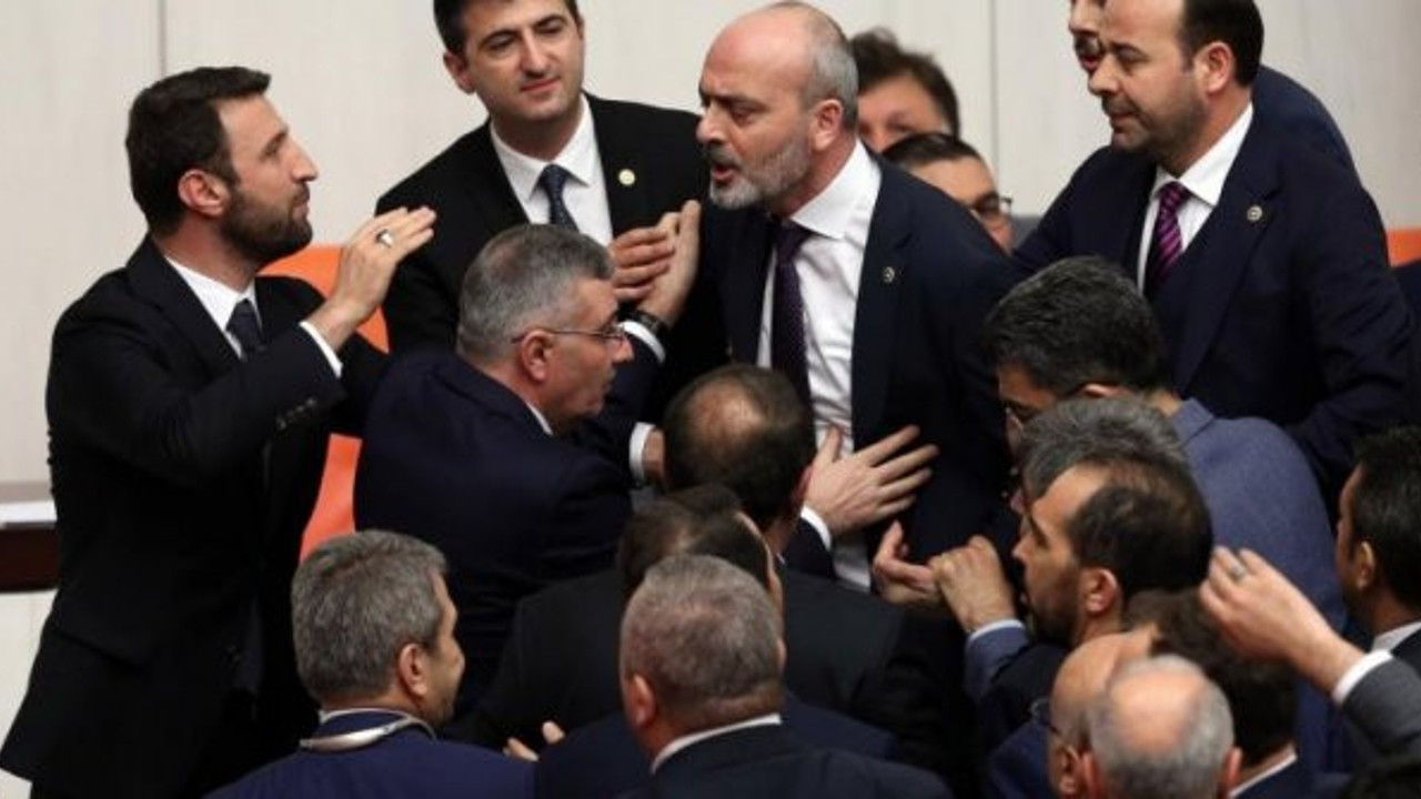 İYİ Parti ve AKP'li vekiller Meclis'te birbirine girdi