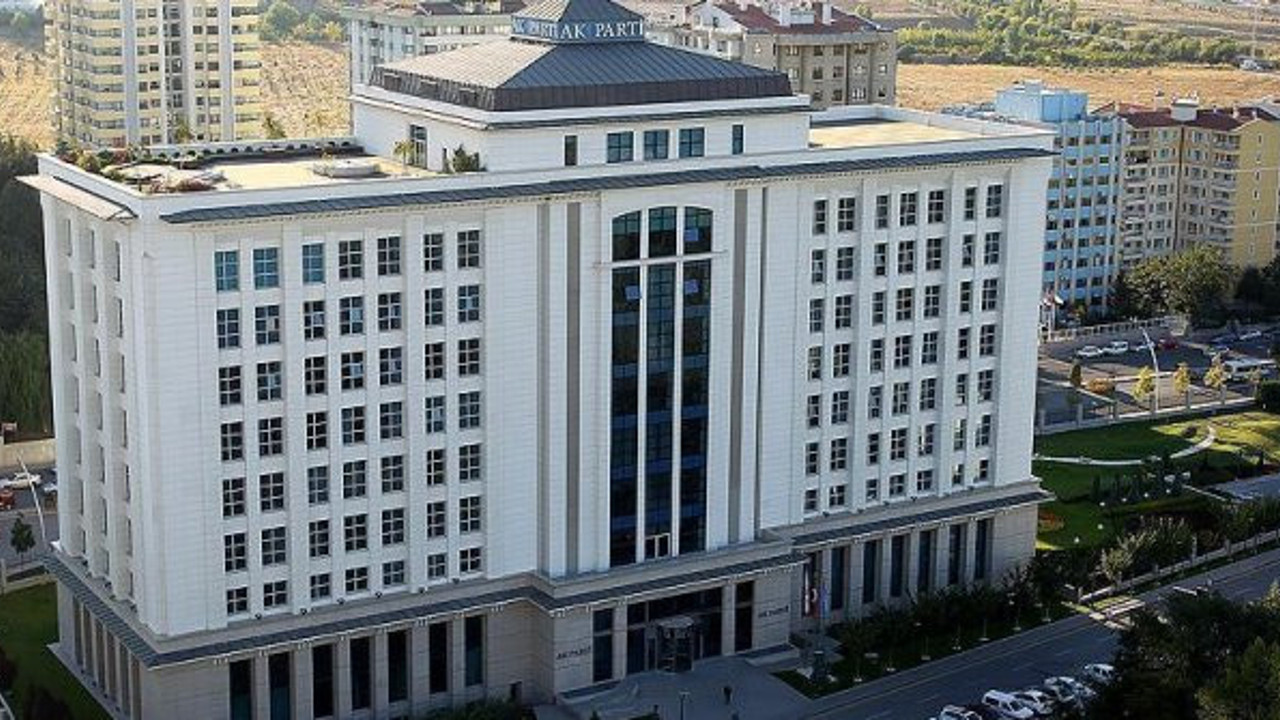 Necati Doğru: “İktidar saflarında dağılma mı var ?”