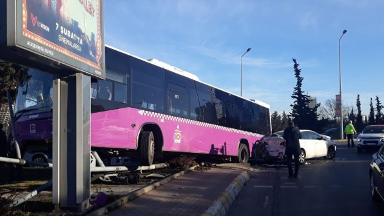 Halk otobüsü kaza yaptı