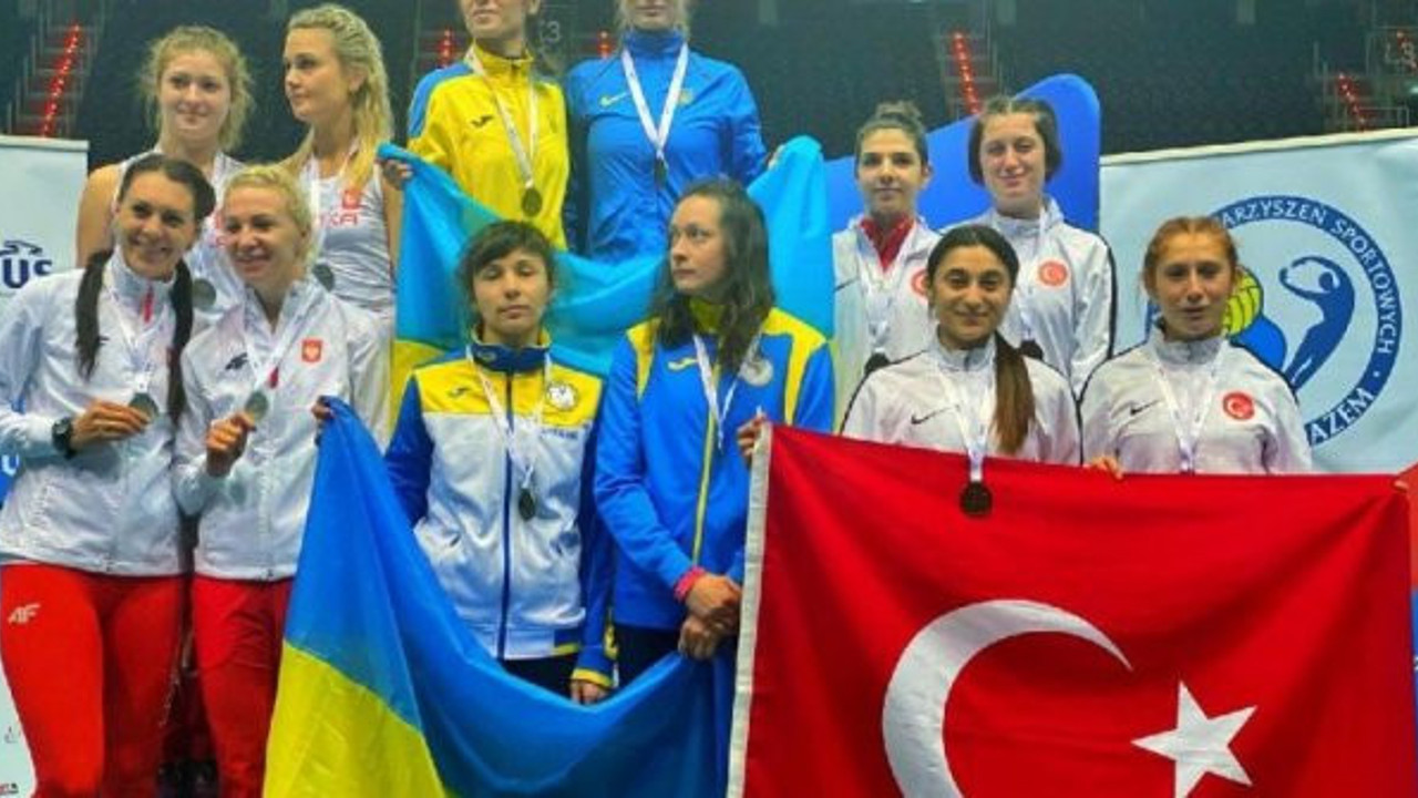 Milli sporcu Esra Bayrak dünya şampiyonu