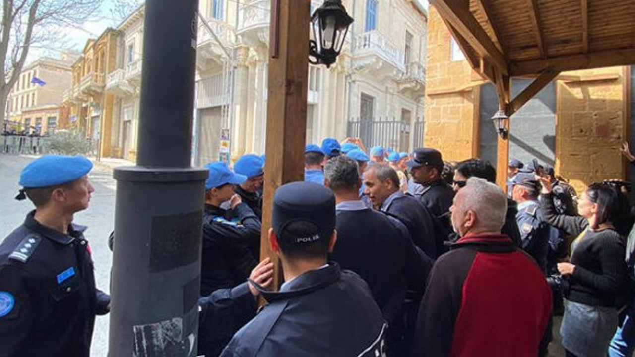 KKTC polisi ile BM askerleri arasında arbede!