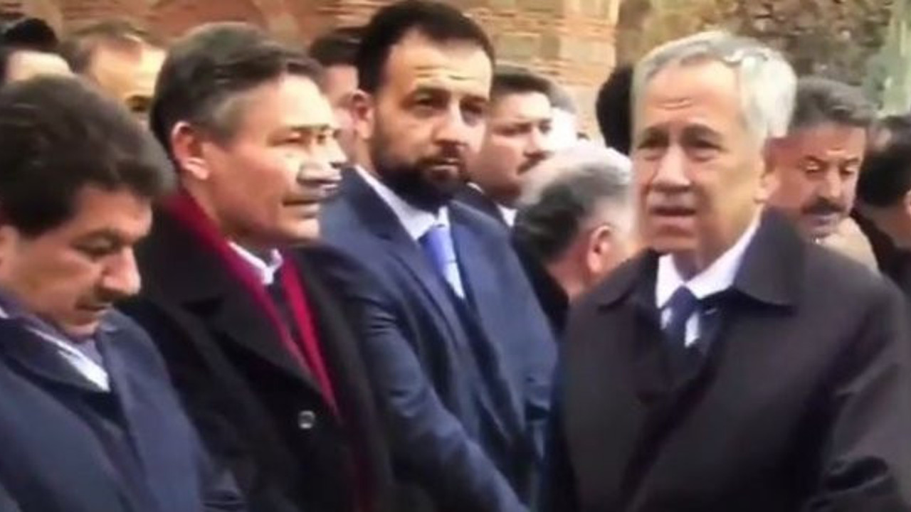 Melih Gökçek'ten Bülent Arınç'a manidar bakış