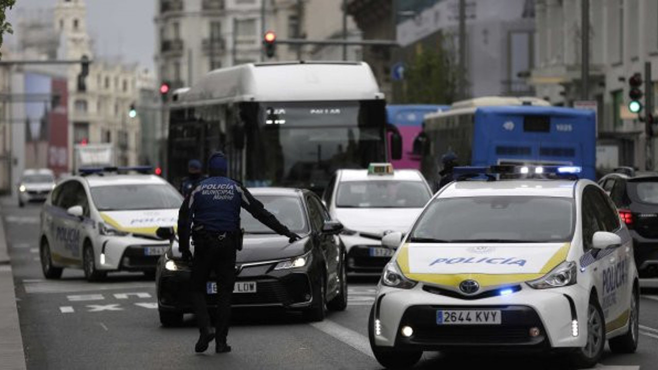 İngiltere'de sokağa çıkma yasağı ilan edildi