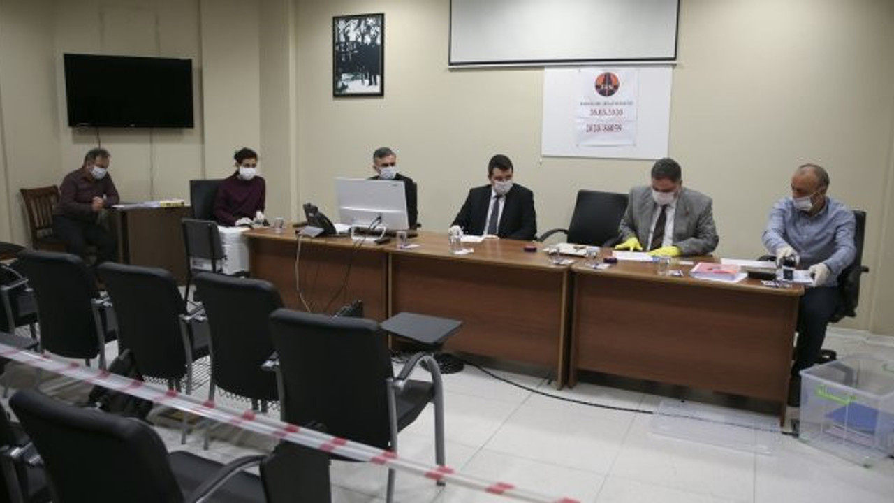 Maske takıp ihaleye giren ilk ülke olarak tarihe geçildi