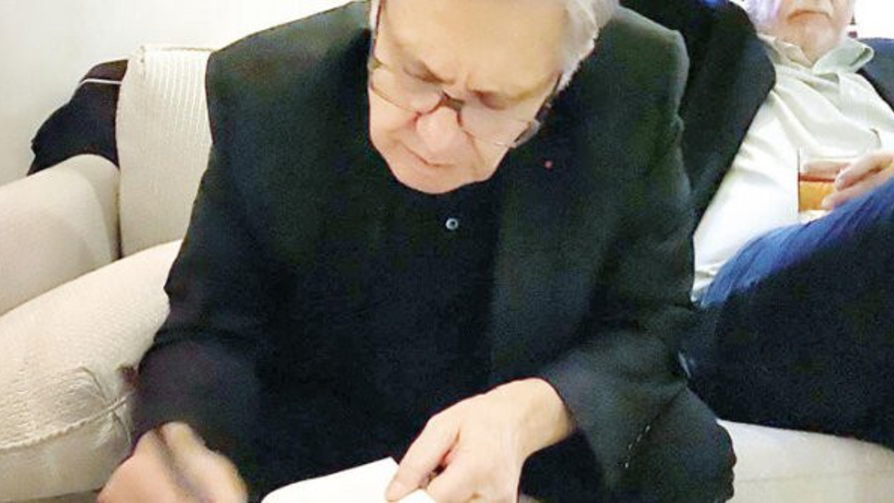 Zülfü Livaneli'nin imza gününe gidenler karantinaya alındı