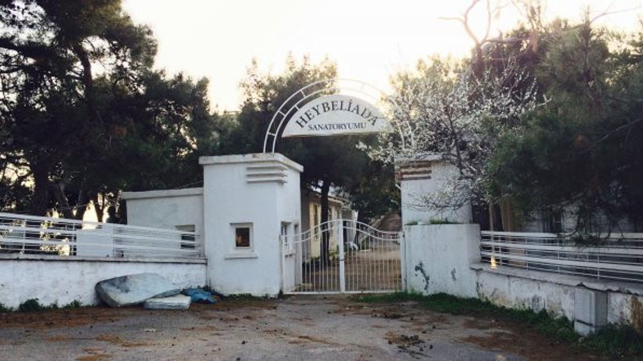 Trilyonluk yer Diyanet Vakfı'na verildi