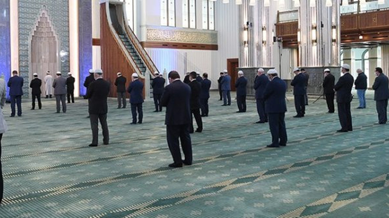 Mehmet Metiner: "Diyanet seçkinlerine yasak değil mi?"