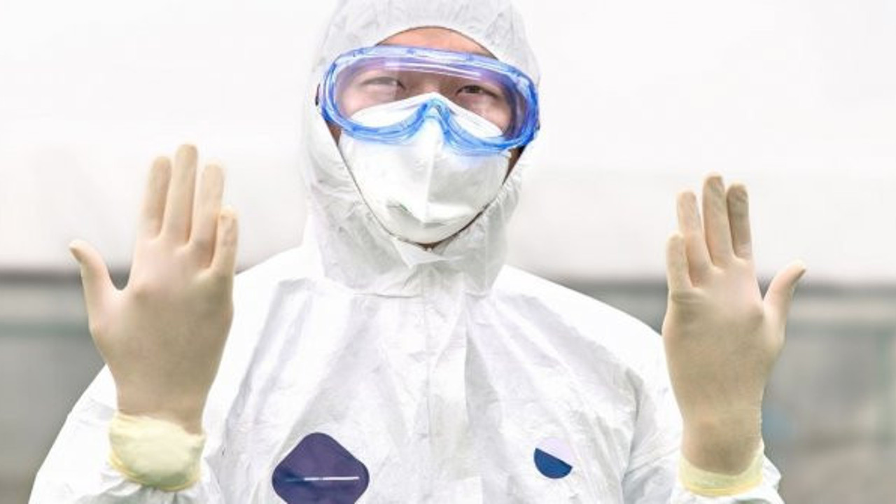 Uzmanlardan kritik korona uyarısı: Eldivenler yanlış kullanılıyor!