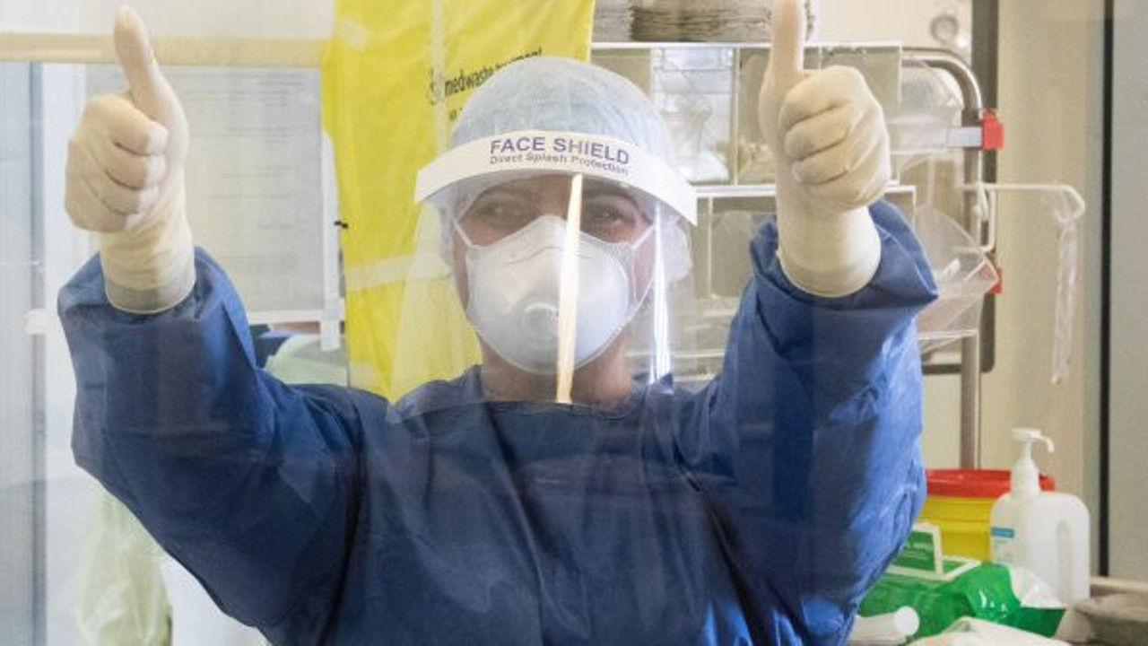 Koronalı hasta sezaryenle doğum yaptı