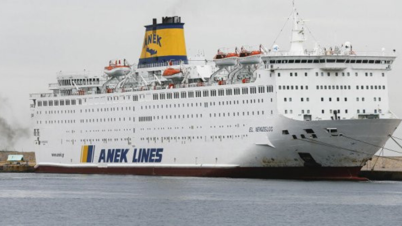 Yunanistan'ın Pire Limanı'ndaki gemideki 65 Türkün testi pozitif çıktı