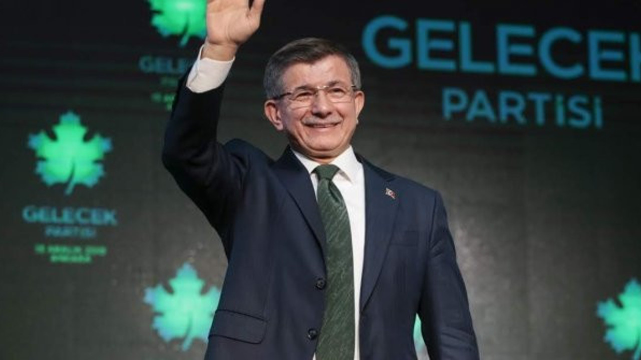 AKP'li eski başkanın oğlundan Davutoğlu'na FETÖ göndermesi