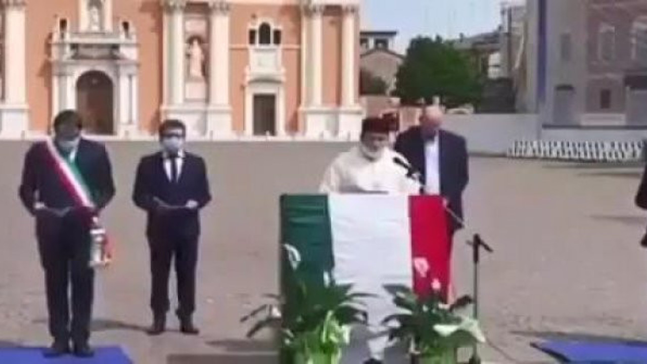 İtalyan Belediye Başkanı korona virüse karşı Kur’an-ı Kerim okuttu