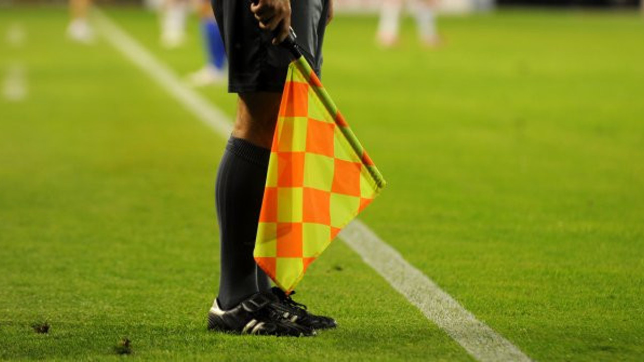 Alkışlar Türk hakeme: Virüse karşı bileklik ve mesafe kiti geliştirdi