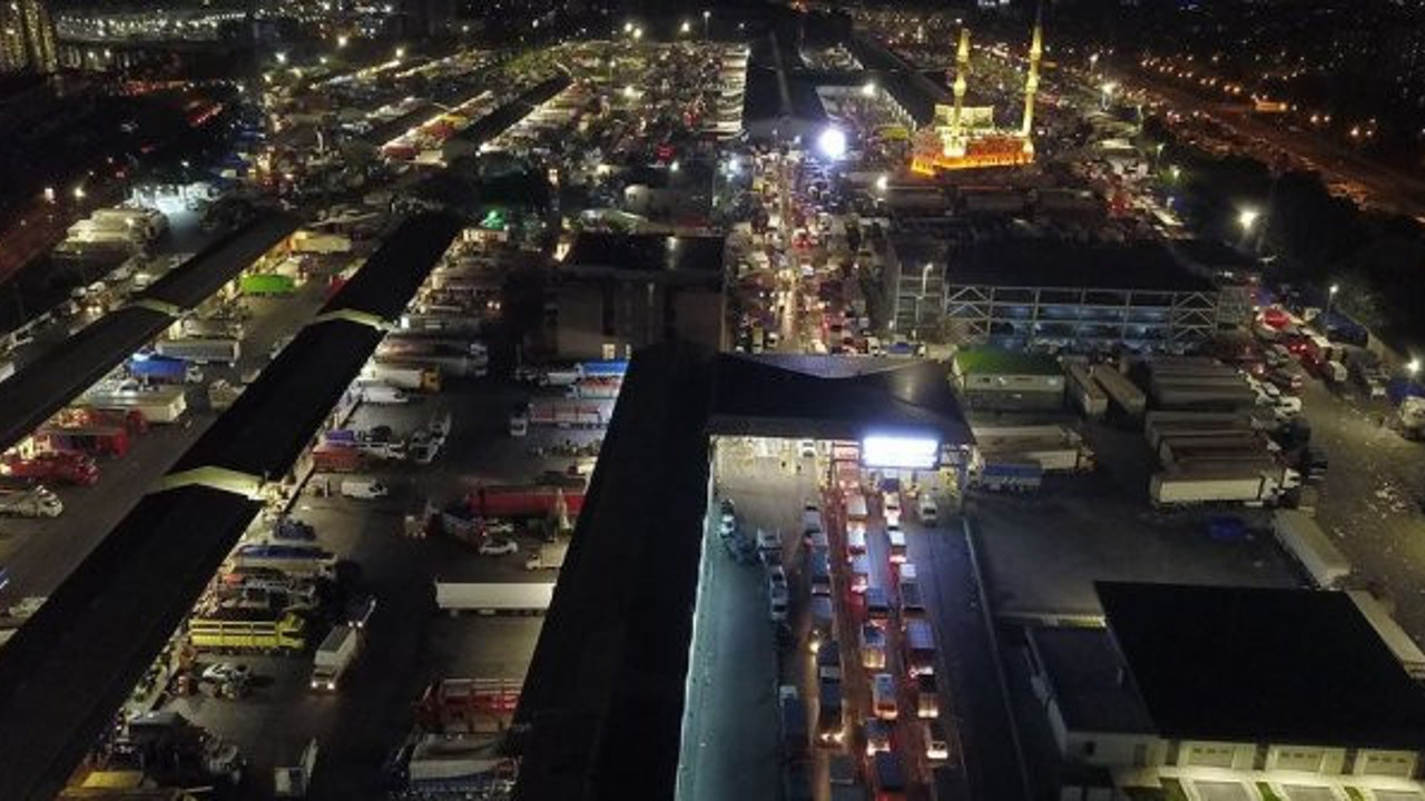 4 günlük kısıtlama bitti uzun kuyruklar oluştu