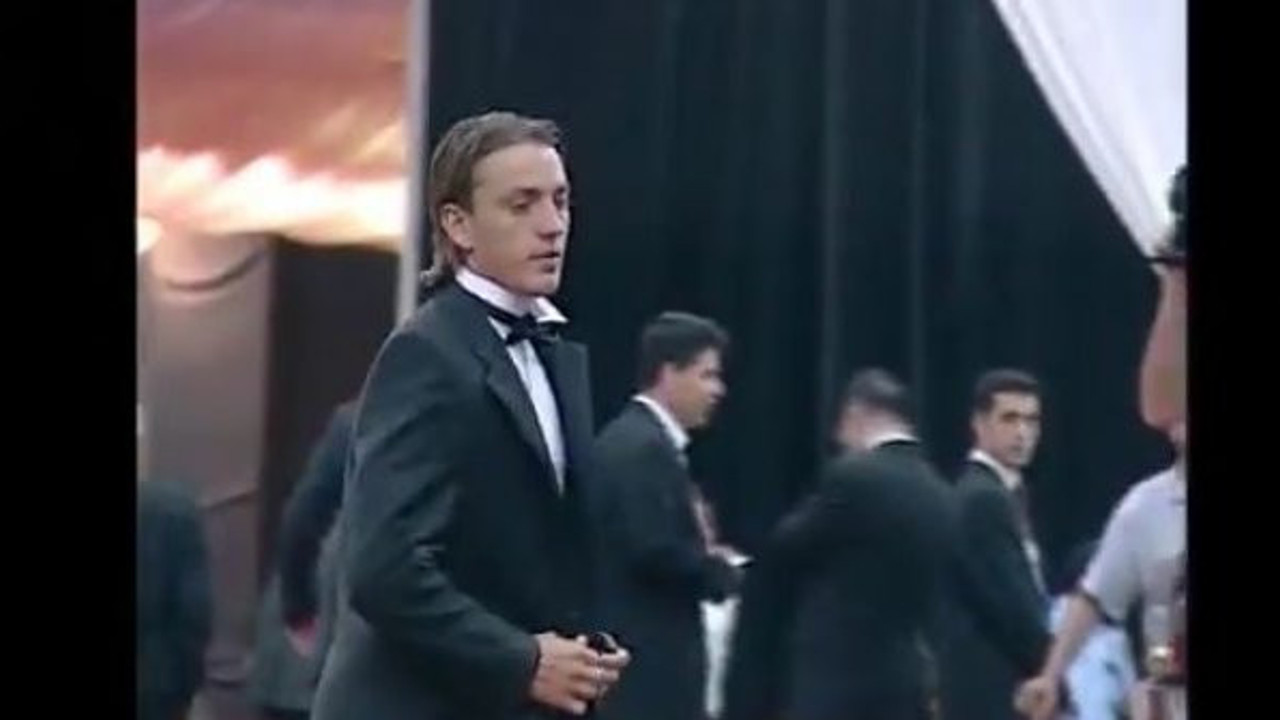 O gece yaşananı itiraf etti: 'Fermuarını kapat, açık unutmuşsun'