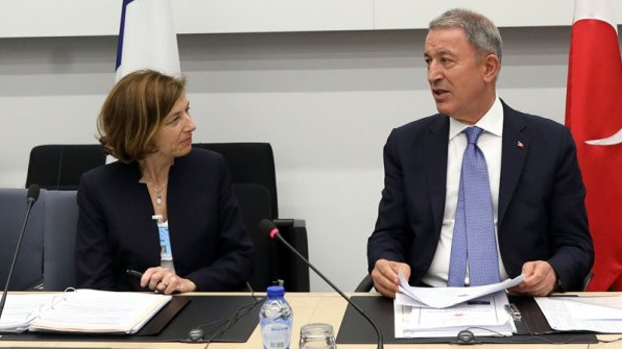 Bakan Akar, Fransız mevkidaşıyla görüştü