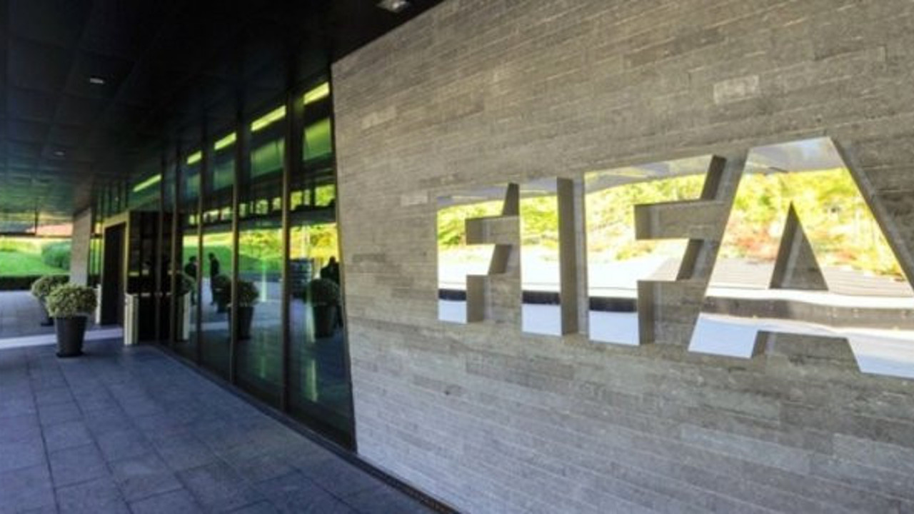 FIFA ile UEFA arasında anlaşmazlık! Ligler ne zaman başlayacak?
