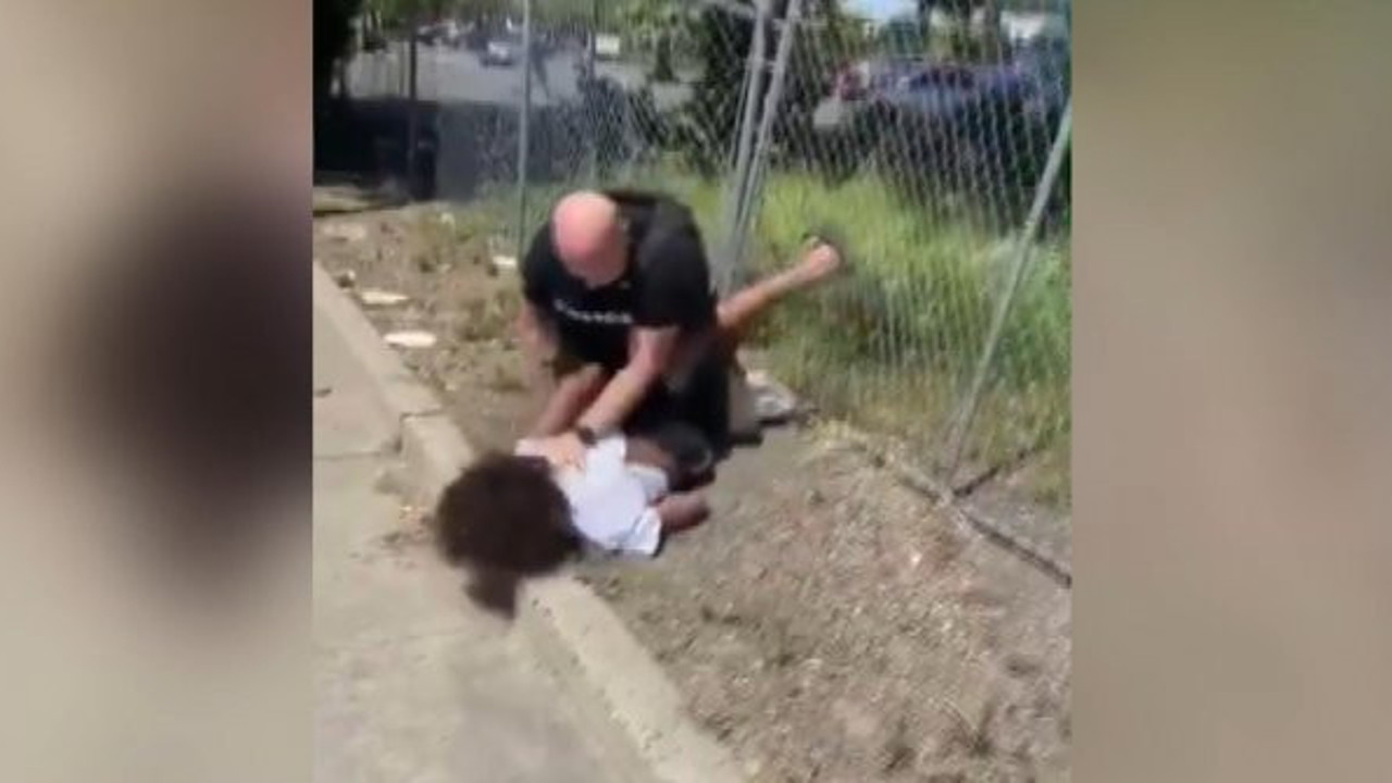 Polis 14 yaşındaki çocuğu böyle darp etti