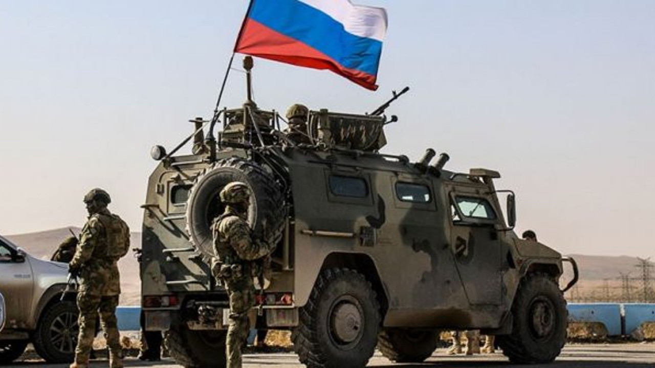 Rus ordusu Suriye'de ABD askerlerinin yolunu kesti