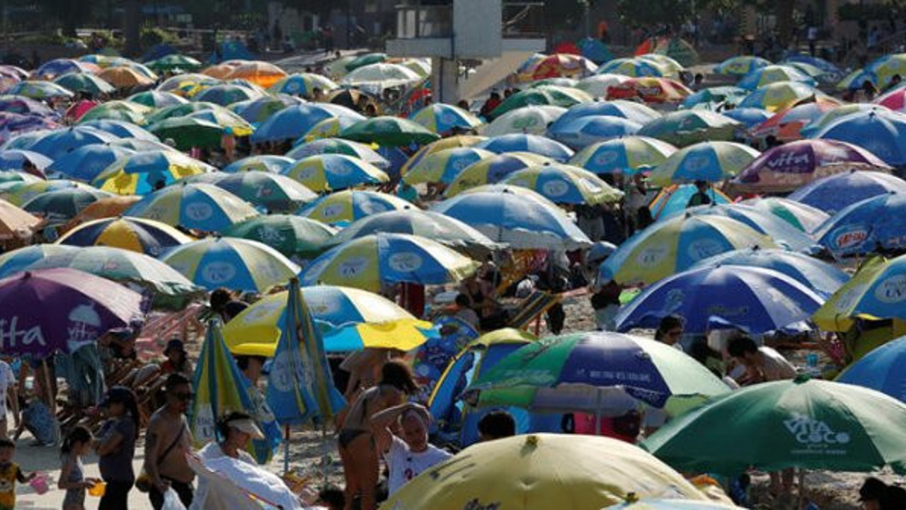 'Bu sene yüzer miyiz' diyorduk: Binlerce insan plajlara akın etti